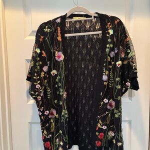 Chic Black Floral Embroidered Kimono